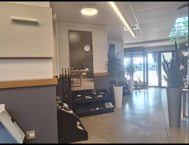 108.50M² RETAIL TO LET IN RIVERSIDE PARK